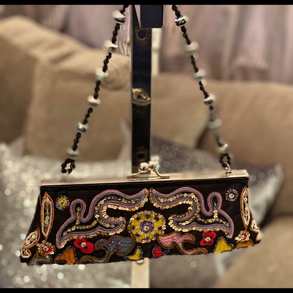 CHATEAU Evening Clutch - Picture 1 of 6